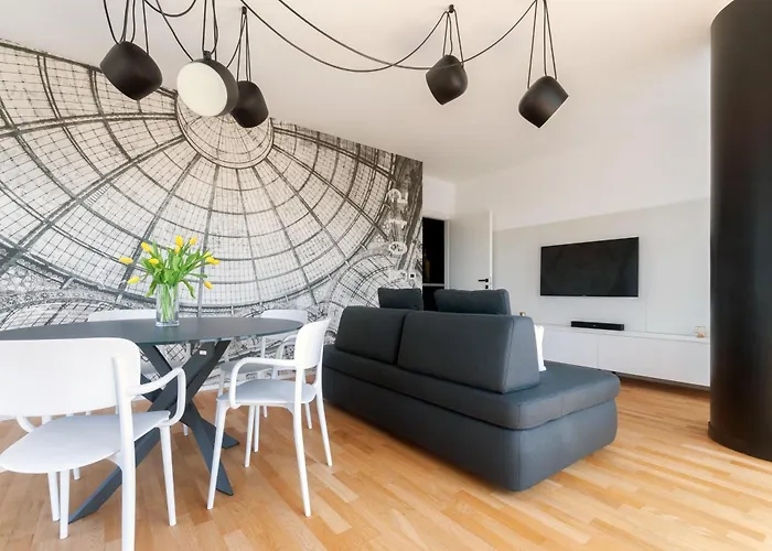 Apartment With Panoramic View Of Milan And Public Free Parking Lot