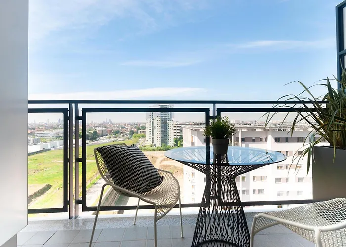 Apartment With Panoramic View Of Milan And Public Free Parking Lot