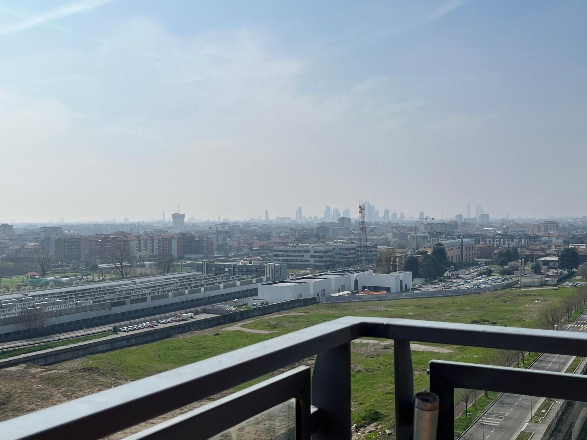 With Panoramic View Of Apartment Mailand